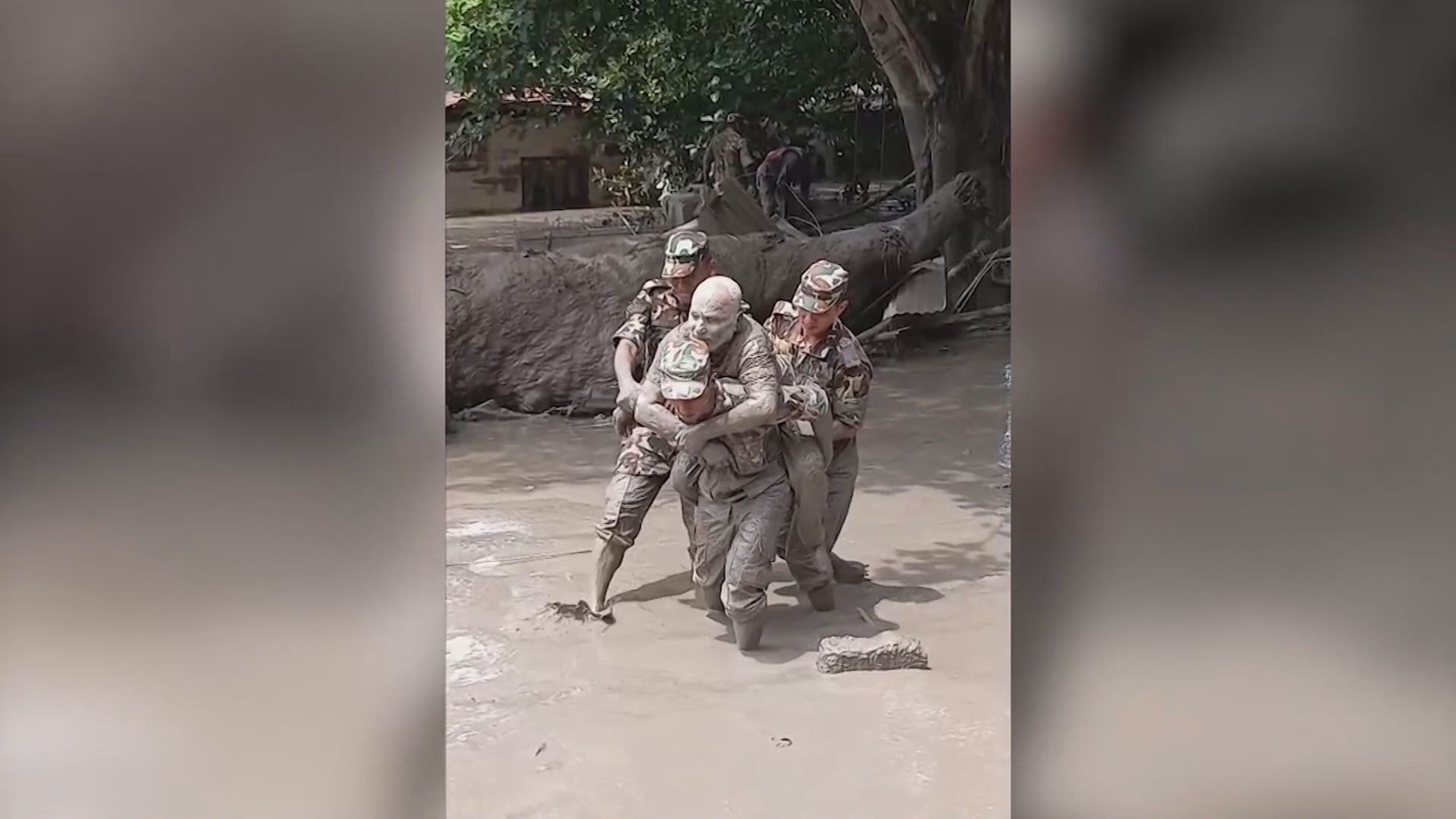 “Enchente explodiu como uma bomba”, diz sobrevivente de inundação no Nepal