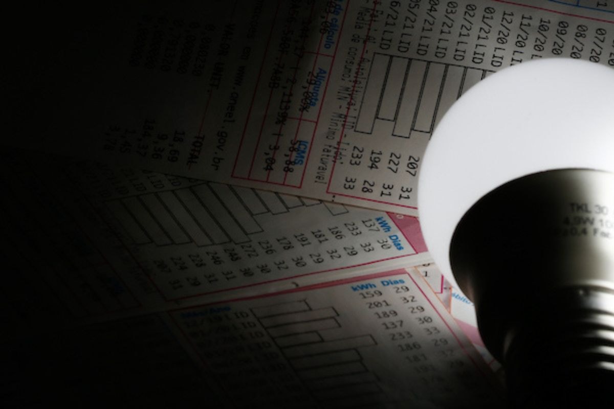 Conta de luz é a "vilã" que fez a inflação de junho subir 0,16%