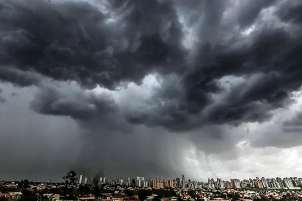 Frente fria traz rajadas de vento ao Sul; tempo seco predomina Sudeste