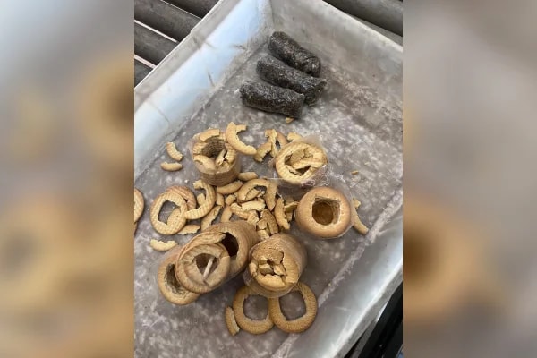 Mulher é flagrada tentando entrar com "bolachonha" em presídio do AC
