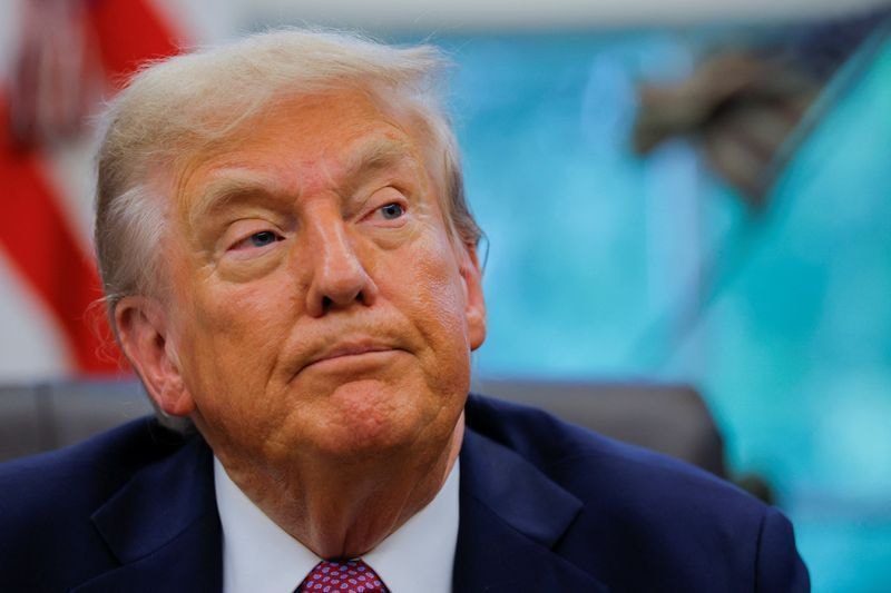 Trump posta montagem em alerta ao Irã: “Calmaria antes da tempestade”