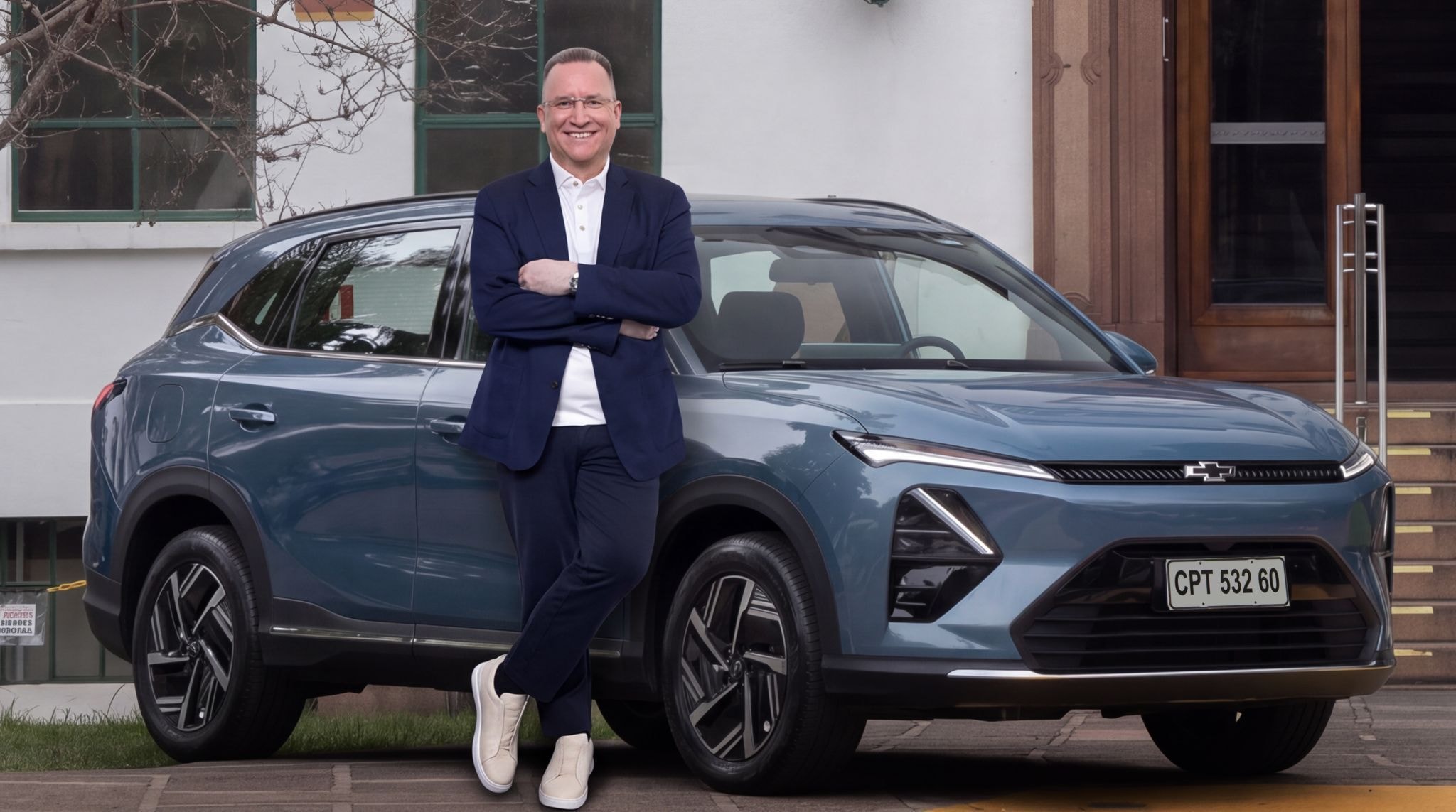 Toyota lança RAV4 híbrido plug-in no Brasil por R$ 399.990