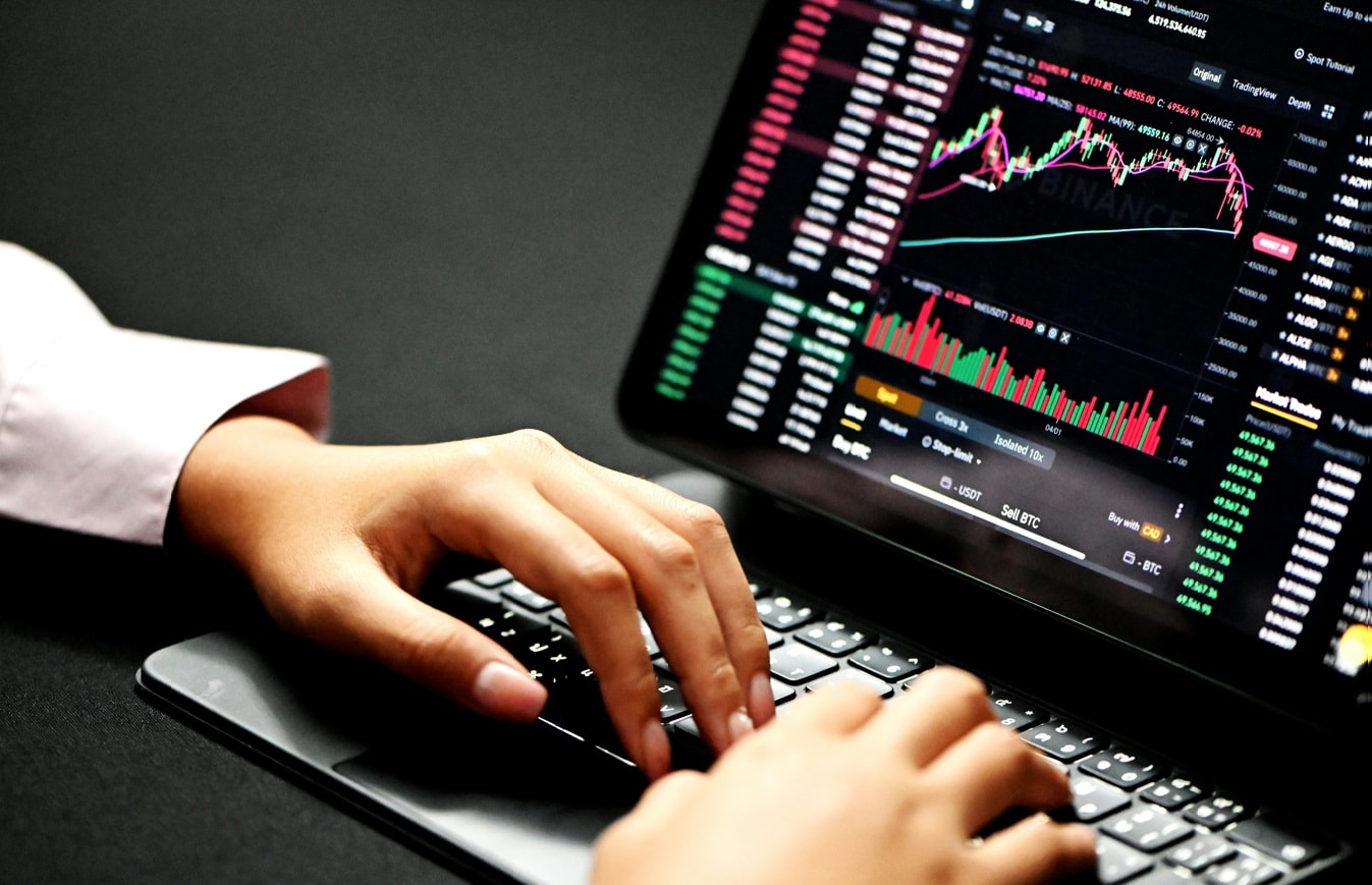 Ibovespa recua após três semanas de alta; correção pode ganhar força na semana?