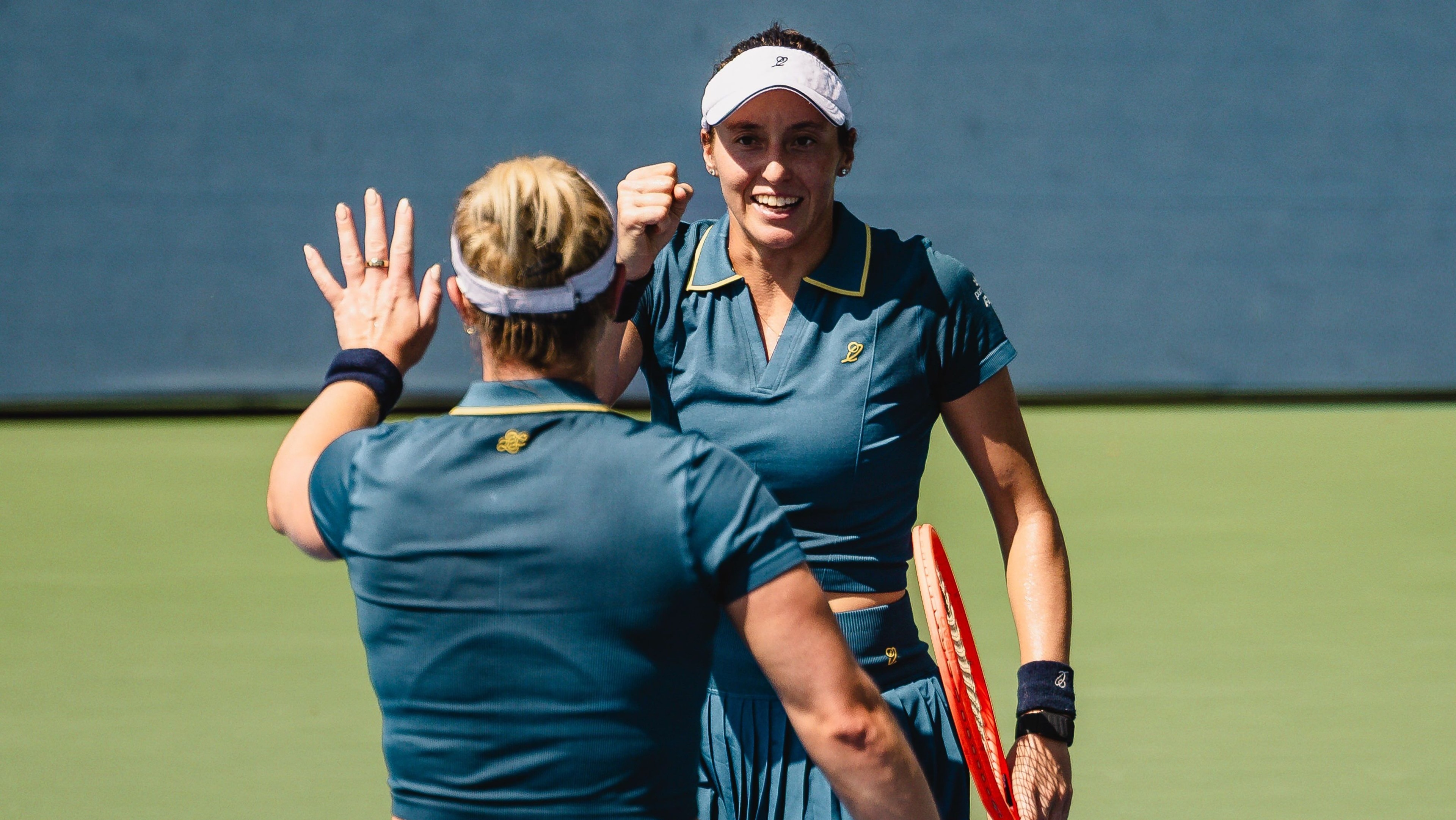 Luisa Stefani e Dabrowski chegam à quarta semifinal de Grand Slam no ano