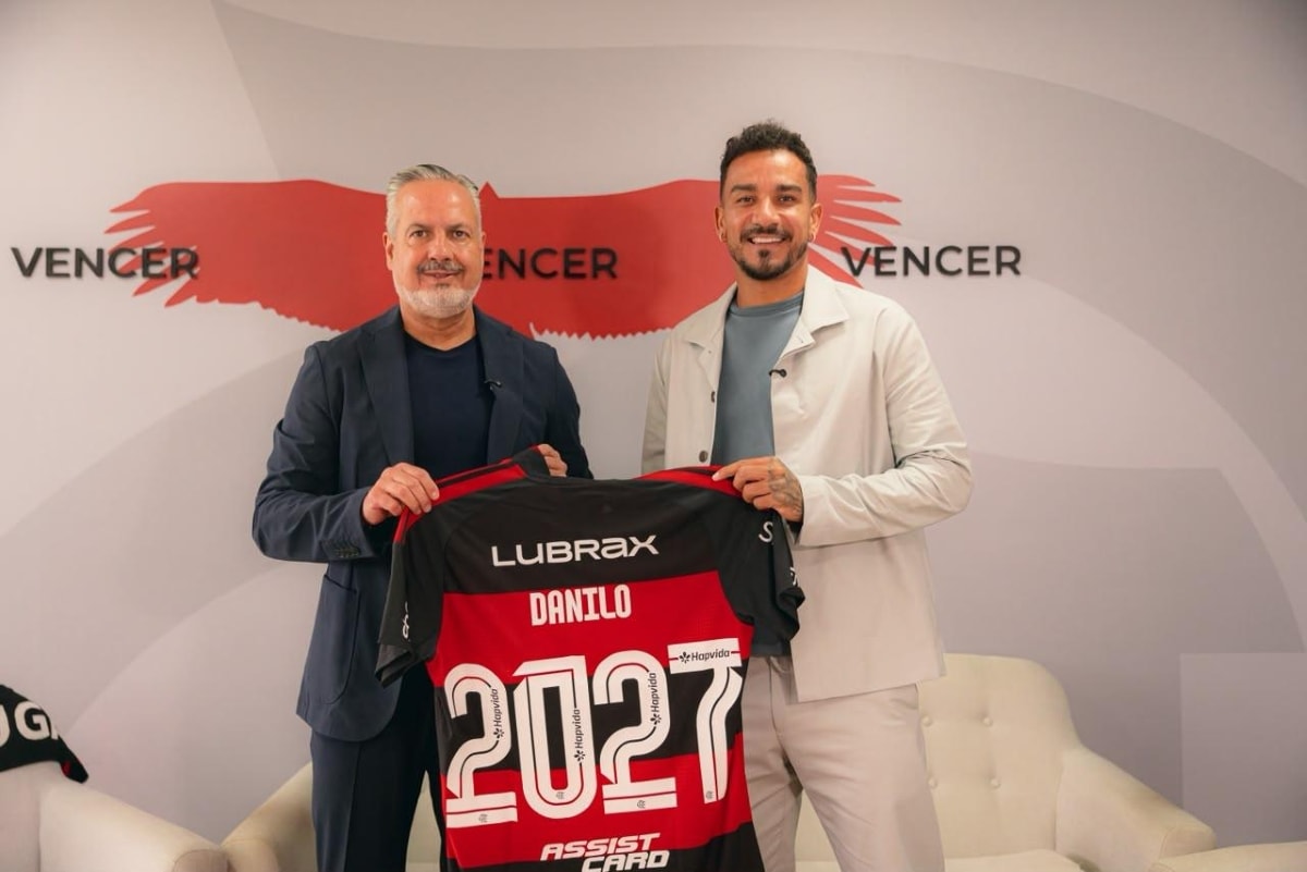 Flamengo anuncia renovação de contrato de Danilo até dezembro de 2027