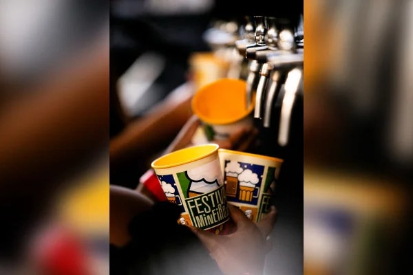 Festival Mineiro de Cerveja reúne Raimundos e mais de 30 rótulos em BH