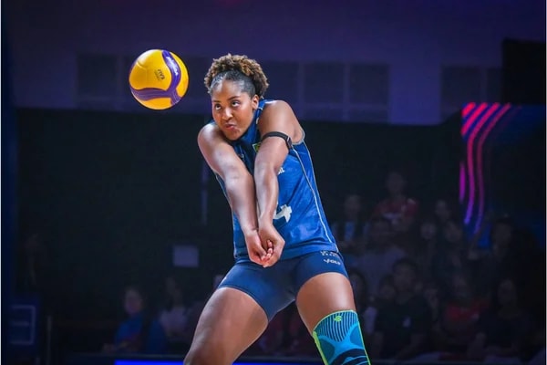 De virada, Brasil vence o Japão e vai à semifinal da VNL feminina