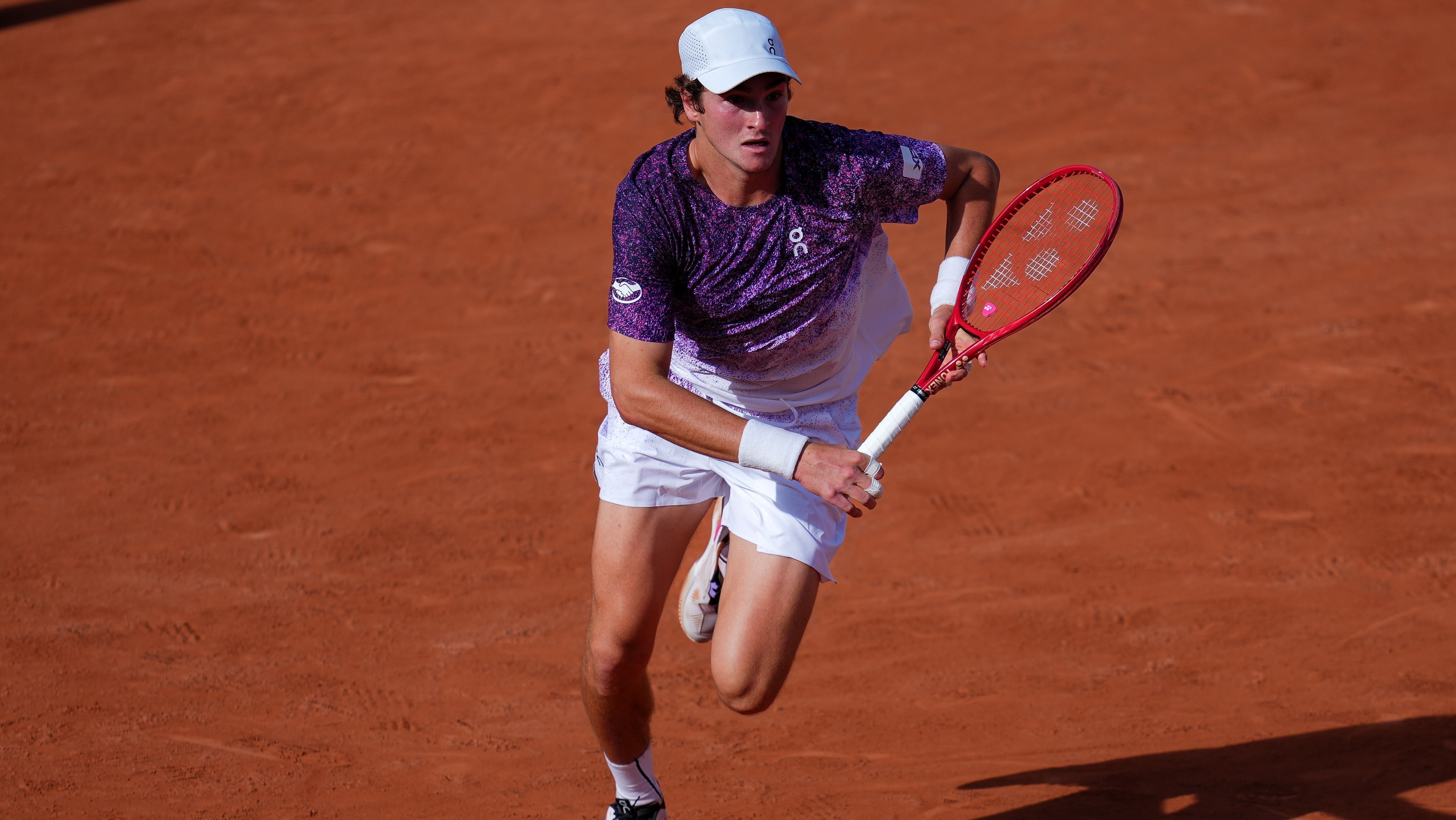 João Fonseca busca virada épica em Roland Garros e vai encarar Djokovic