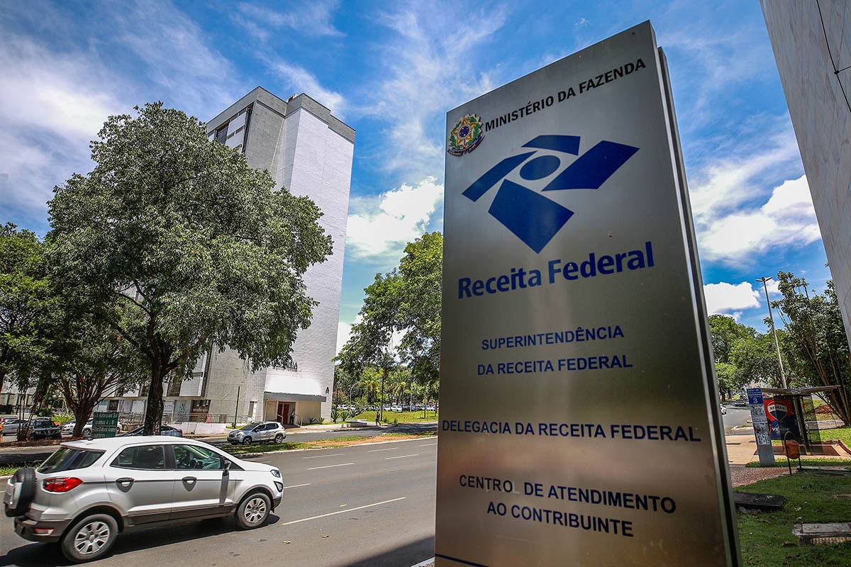 Ex-presidente dos Correios depõe à PF por suposta fraude em eleições