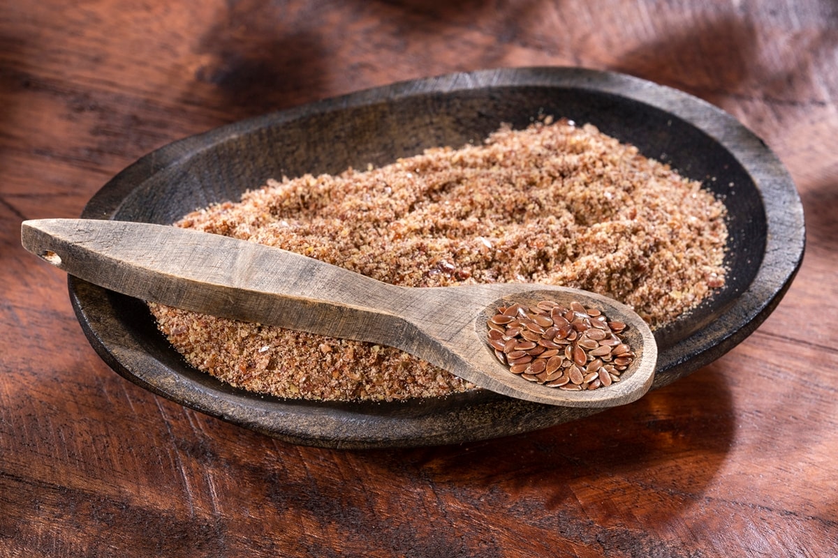 Farinha de linhaça pode ajudar na saciedade e enriquecer receitas