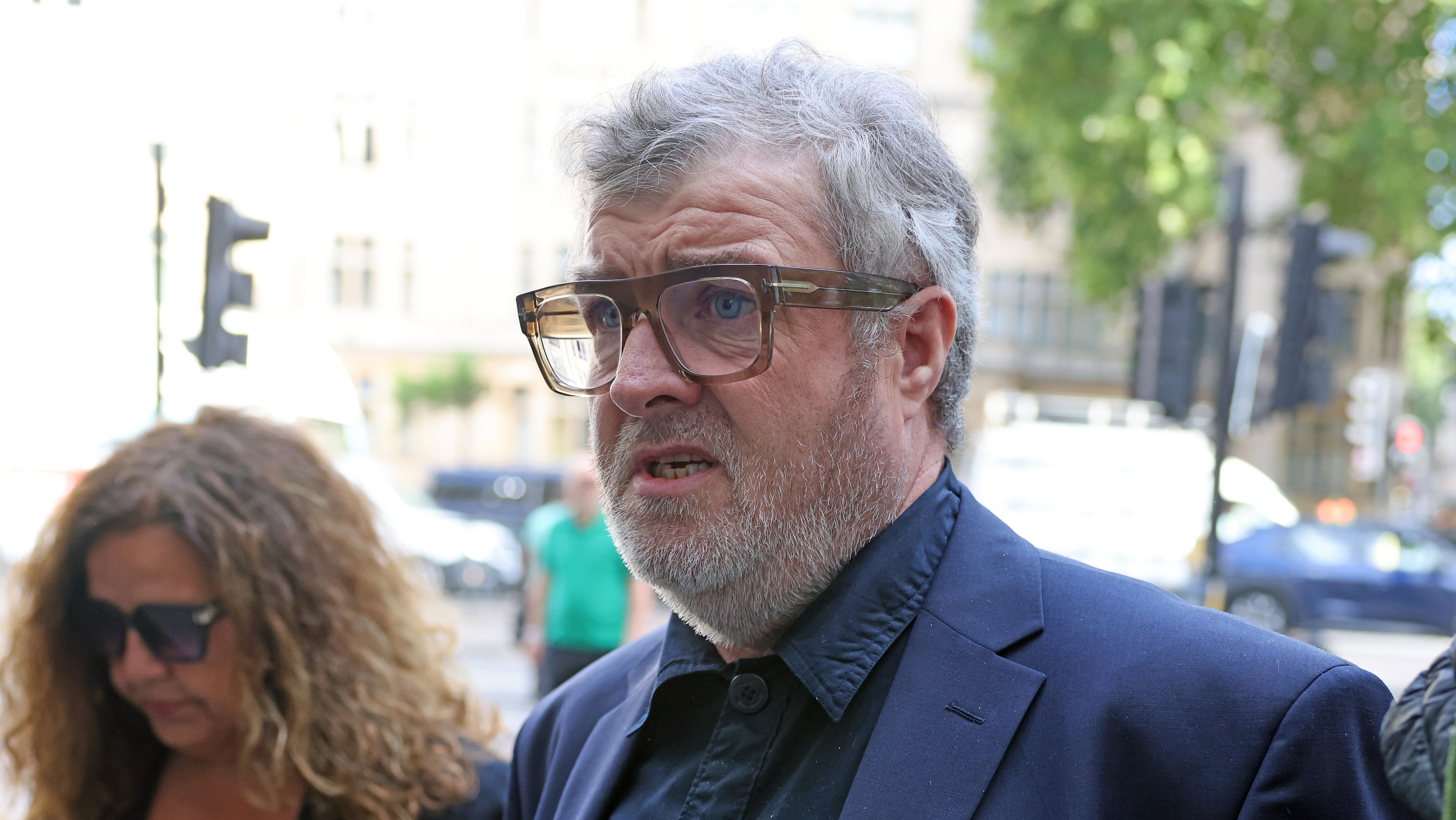Justiça da França abre inquérito formal contra Patrick Bruel por estupro