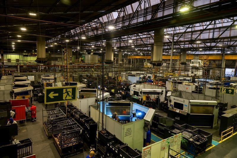 PMI: setor de serviços do Brasil ganha força com recuperação da demanda