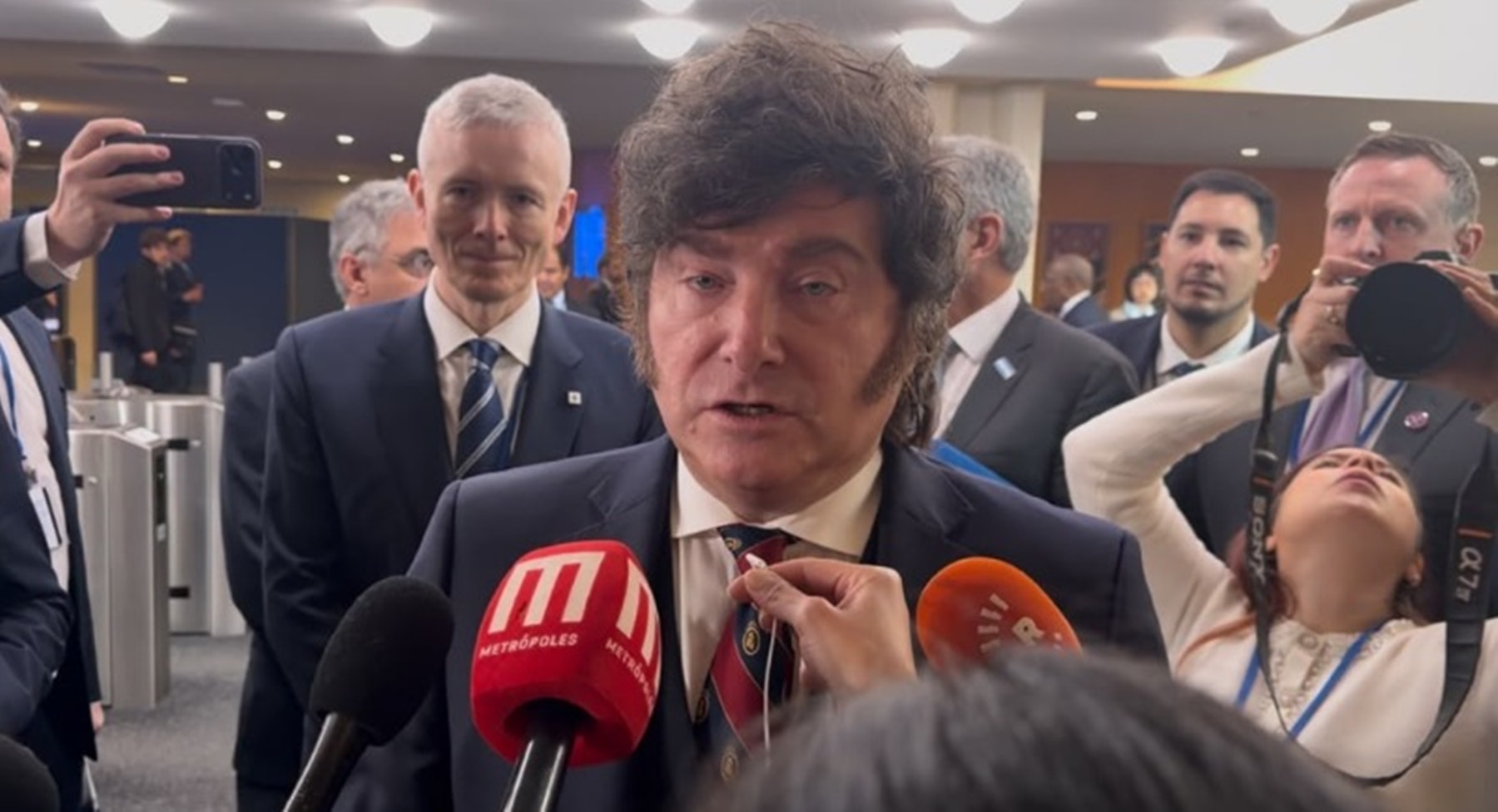 Milei diz esperar mudança no Brasil: "Curso socialista decadente"