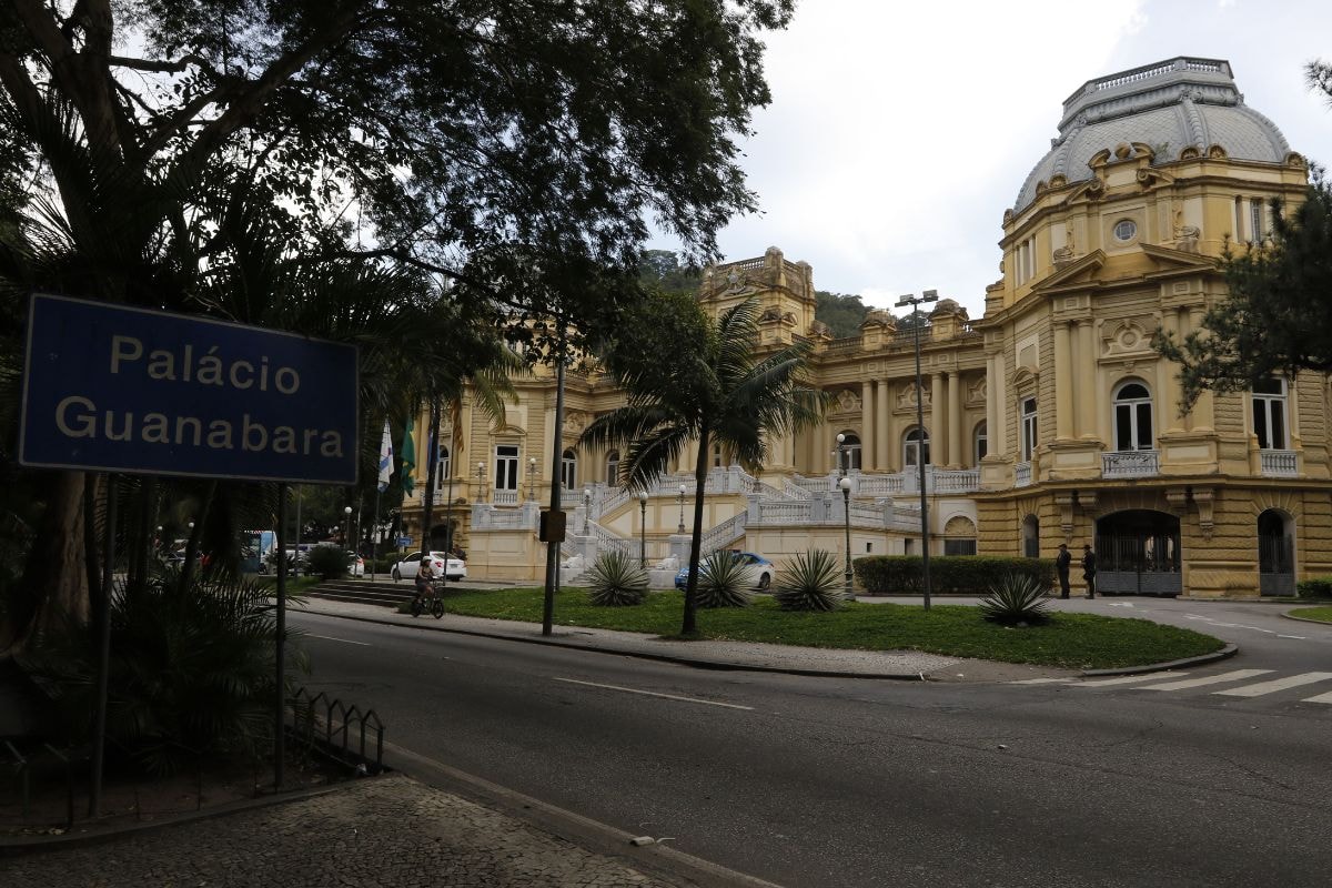 Governador interino do Rio começa transição para Douglas Ruas