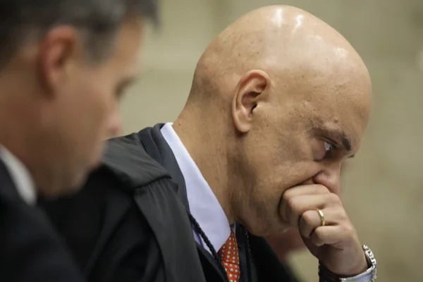 Fachin inclui em investigação nota na qual Moraes negou contato com Vorcaro