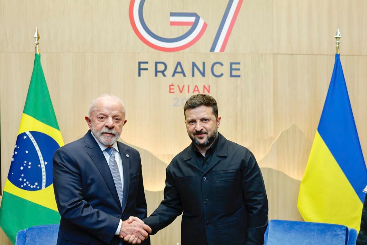 Zelensky parabeniza Lula por vitória e quer "ampliar cooperação" com Brasil