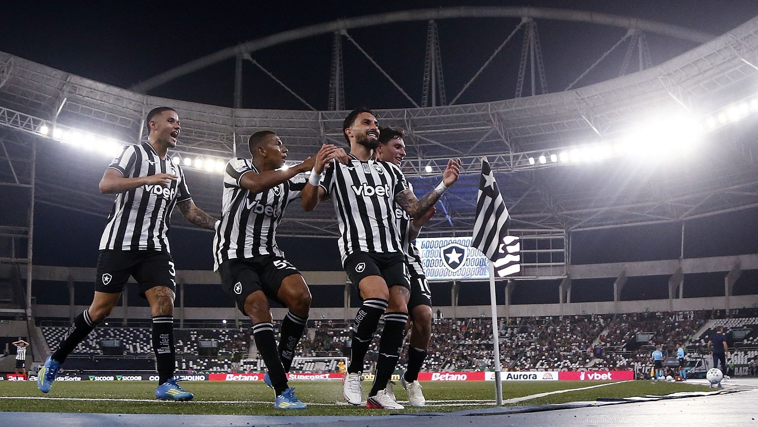 Presidente do Botafogo critica Textor e revela planos de reestruturação