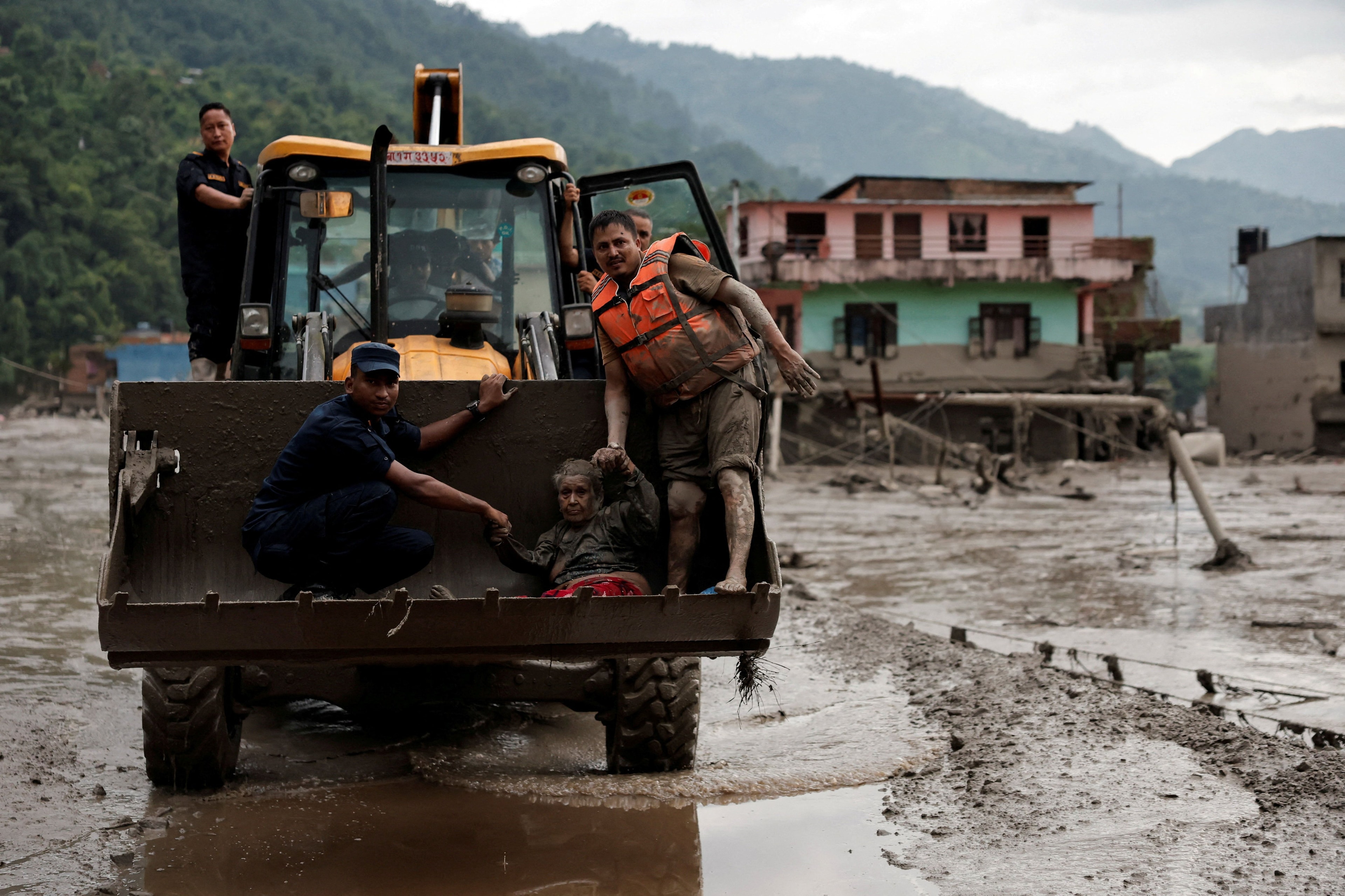Nepal enfrenta risco de enchentes com derretimento de geleiras