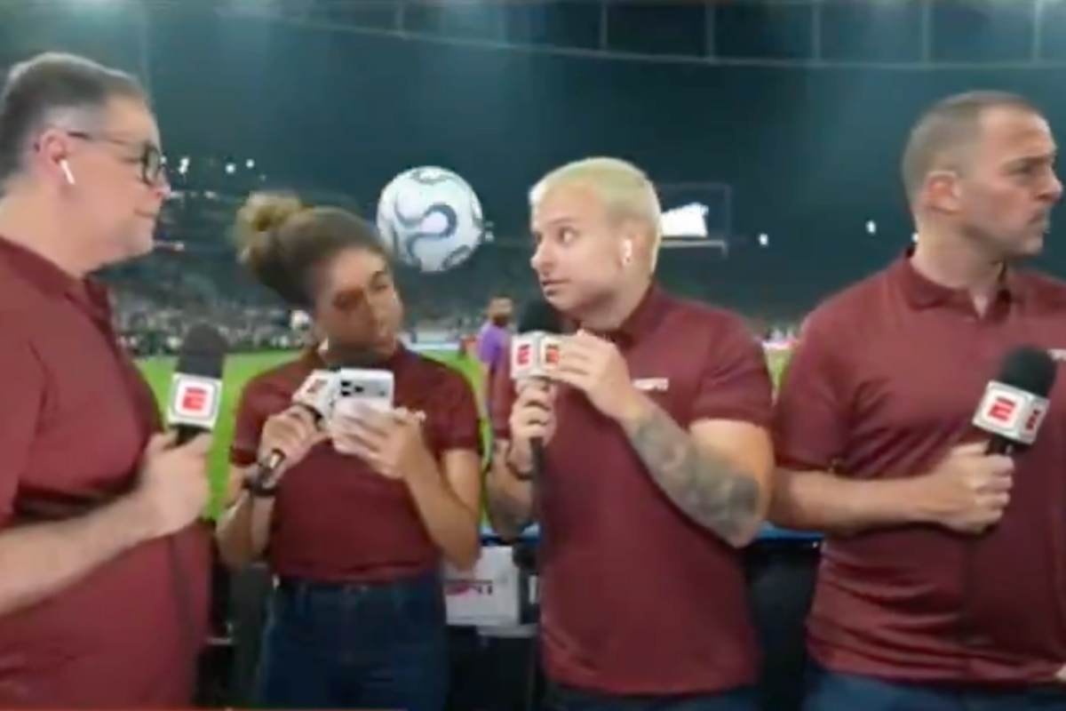 Repórter da Espn leva bolada ao vivo antes de jogo do Corinthians