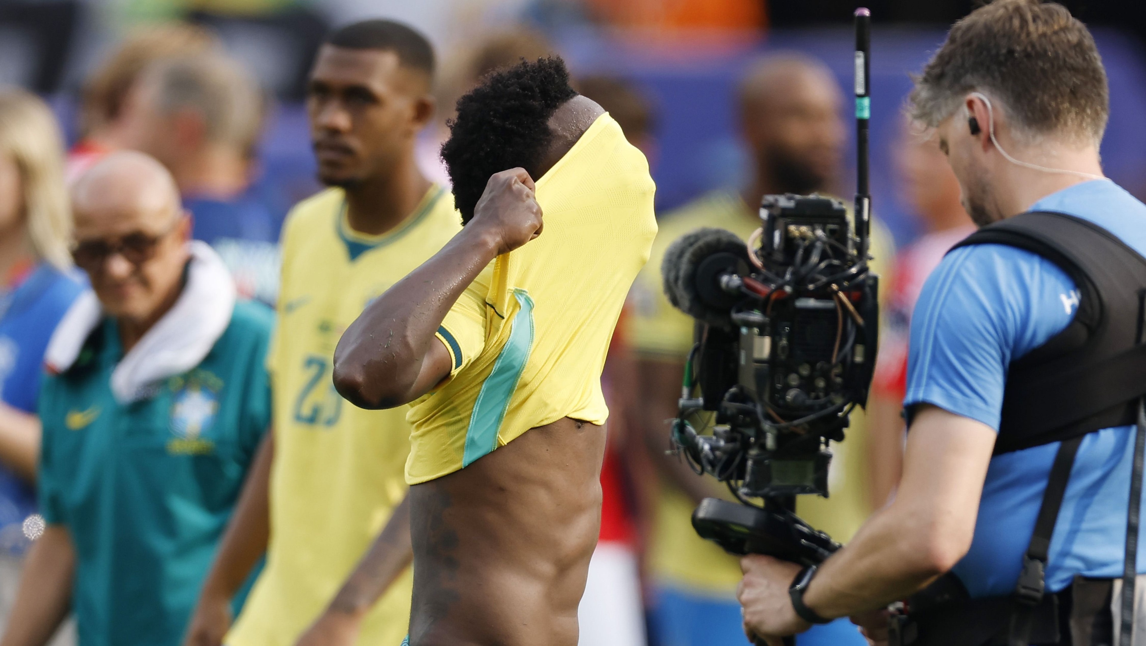Deborah Secco reclama após fim da Copa do Mundo: “Continuo acreditando”