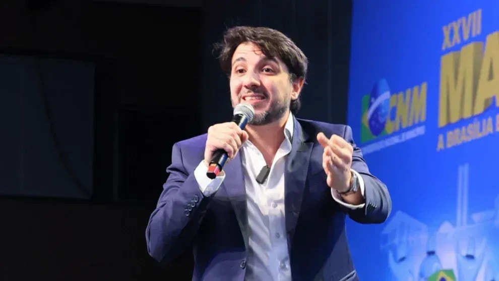 Zema chama governo de “pró-bilionário” e detalha plano para cortar juros