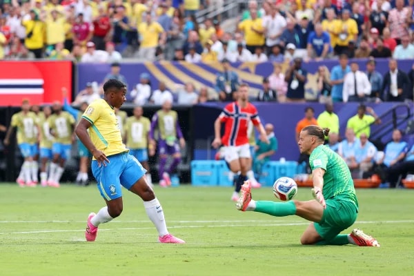 Pai de Endrick lamenta e consola filho após eliminação na Copa