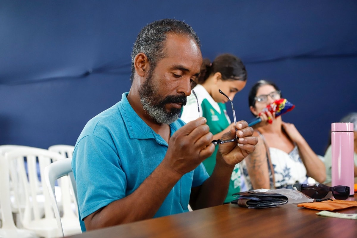 Moradores do Sol Nascente recebem 2 mil óculos e exames grátis