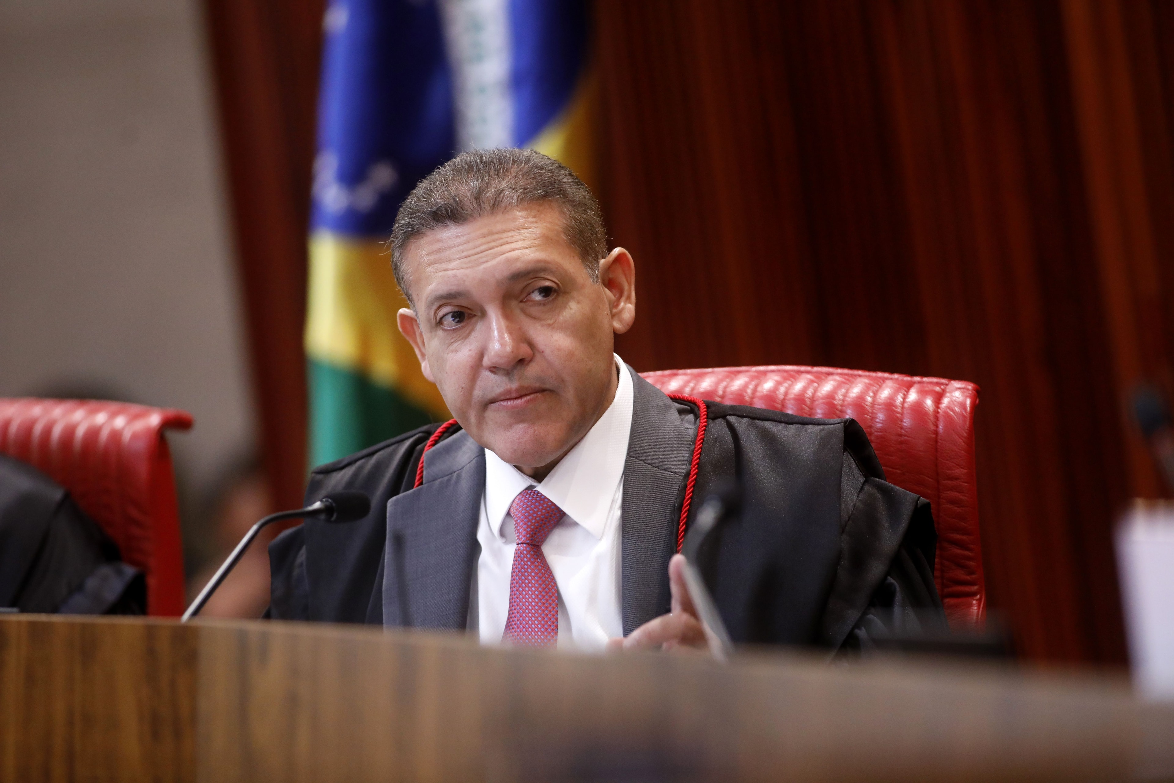 Ministros descartam Bolsonaro elegível com troca no TSE