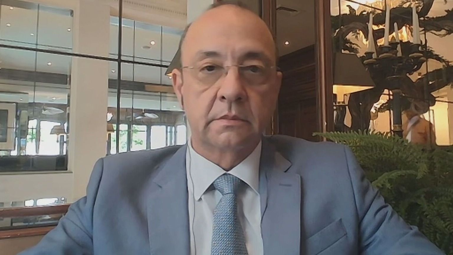 Fim da 6×1: Mudança terá custo bilionário a municípios, diz associação