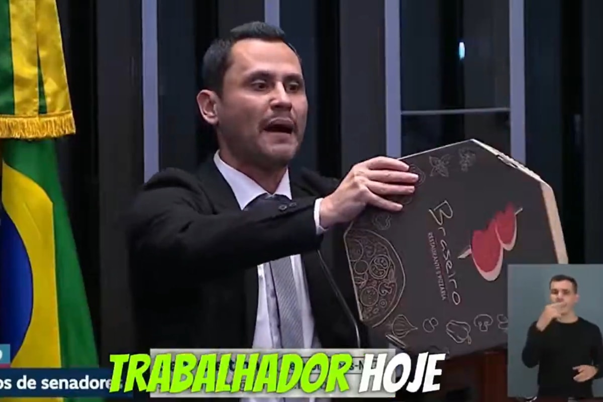 Cleitinho exibe pizza no Senado e critica lentidão no avanço da 6x1. Vídeo