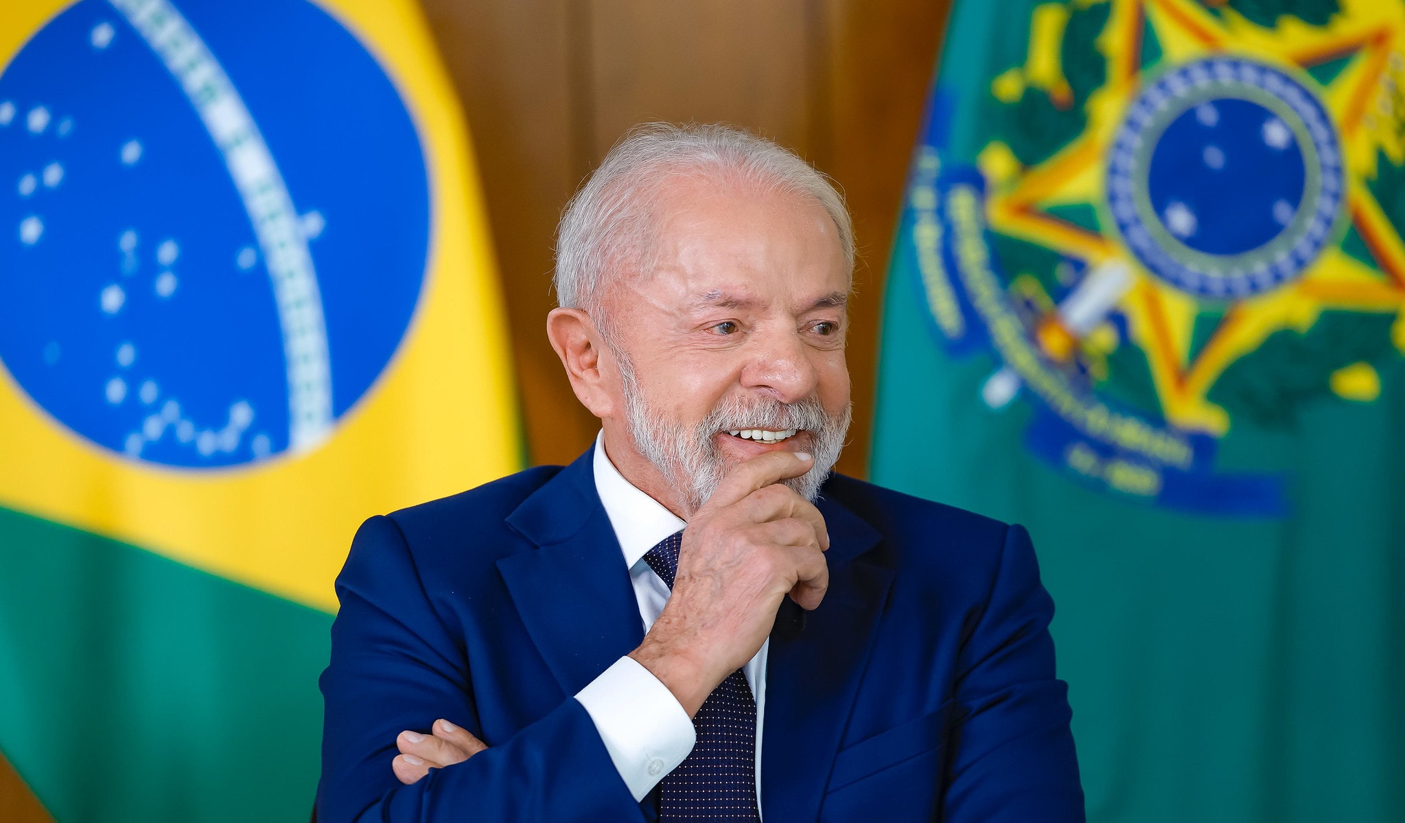 Com foco em democracia e terras raras, Lula inicia agendas na Europa