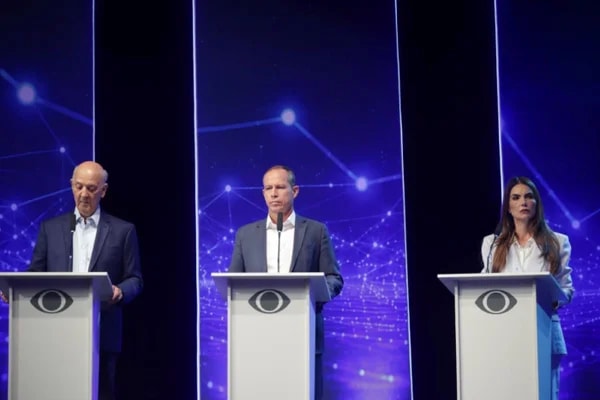 Propostas e alfinetadas: como foi o 1º debate dos candidatos ao GDF