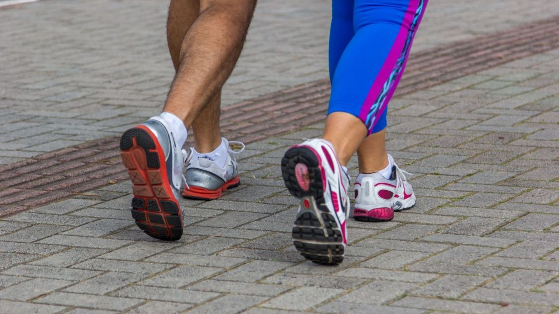 Caminhar por 30 minutos substitui academia? Entenda como exercício a 5km/h