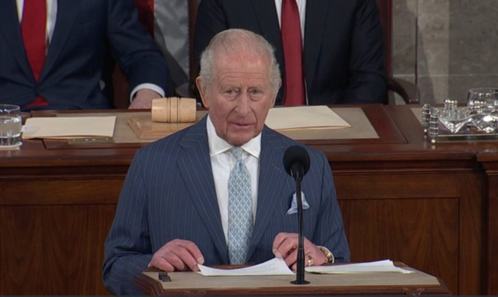 Rei Charles III diz que Otan esteve presente em momentos de necessidade