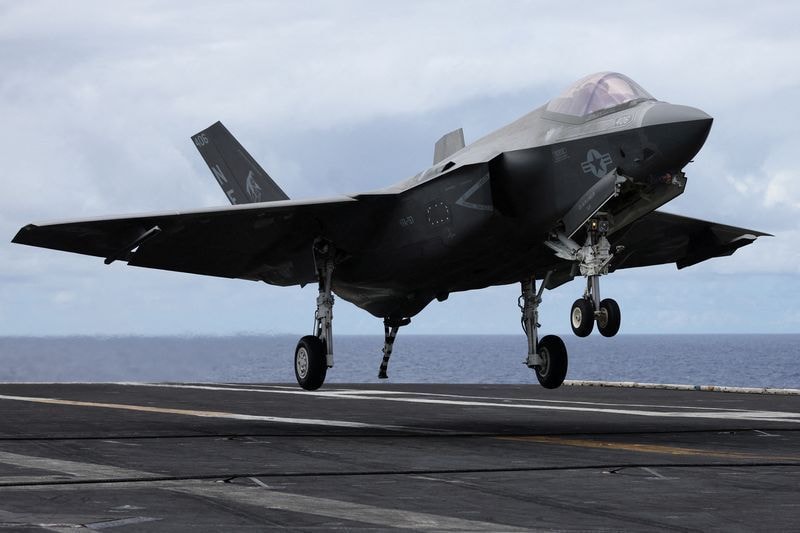 Trump diz considerar vender caça F-35 à Turquia e planeja suspender sanções