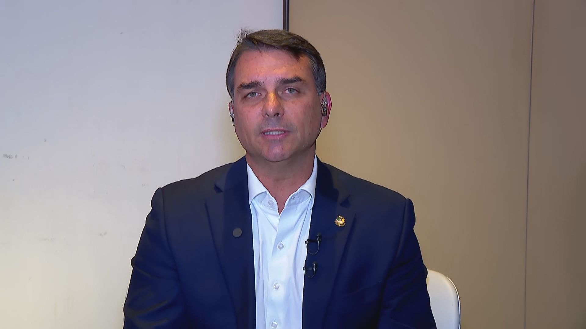 À CNN, Flávio pede desculpas por negar relação com Vorcaro