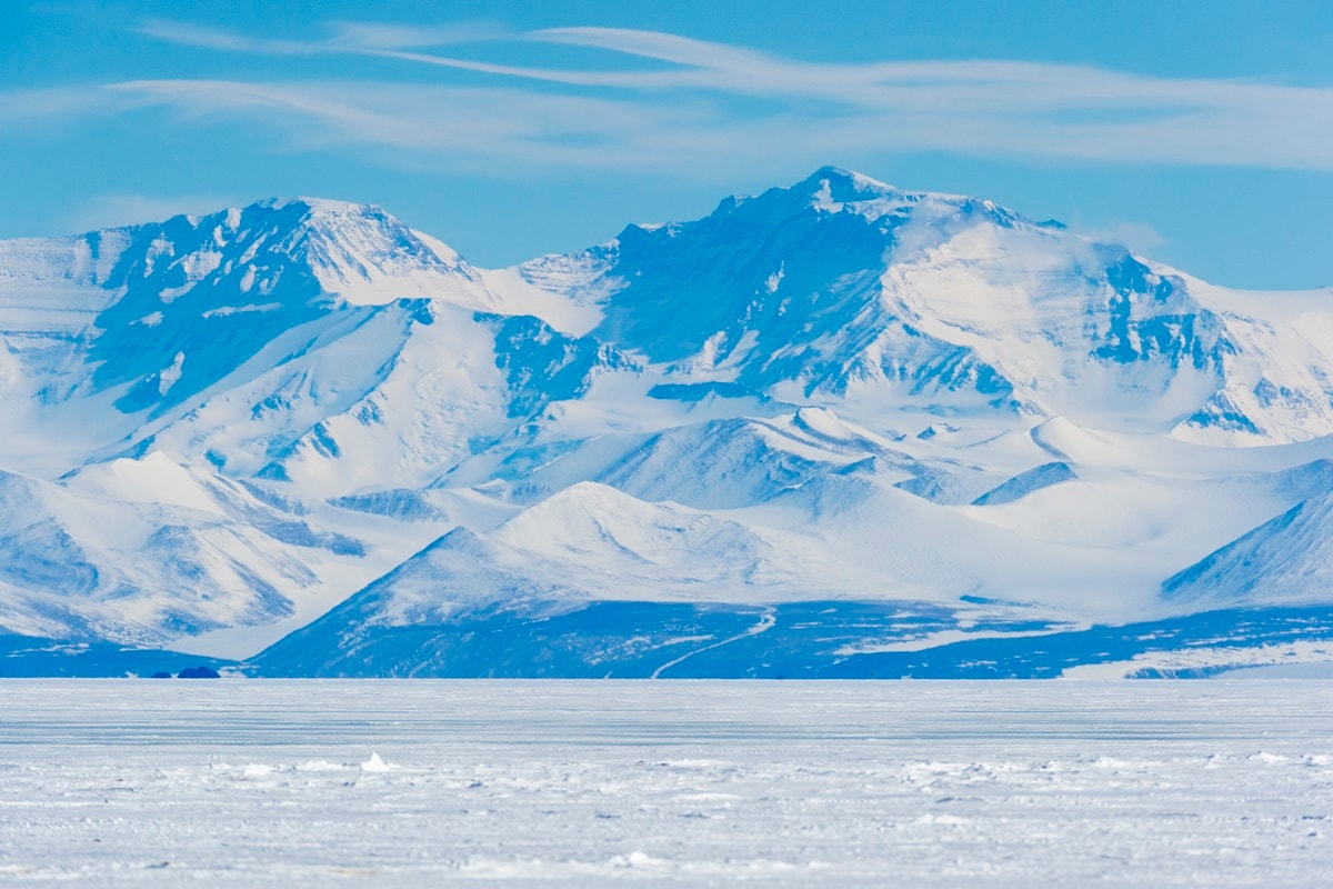 Maior deserto do mundo não é coberto de areia e, sim, de gelo. Entenda