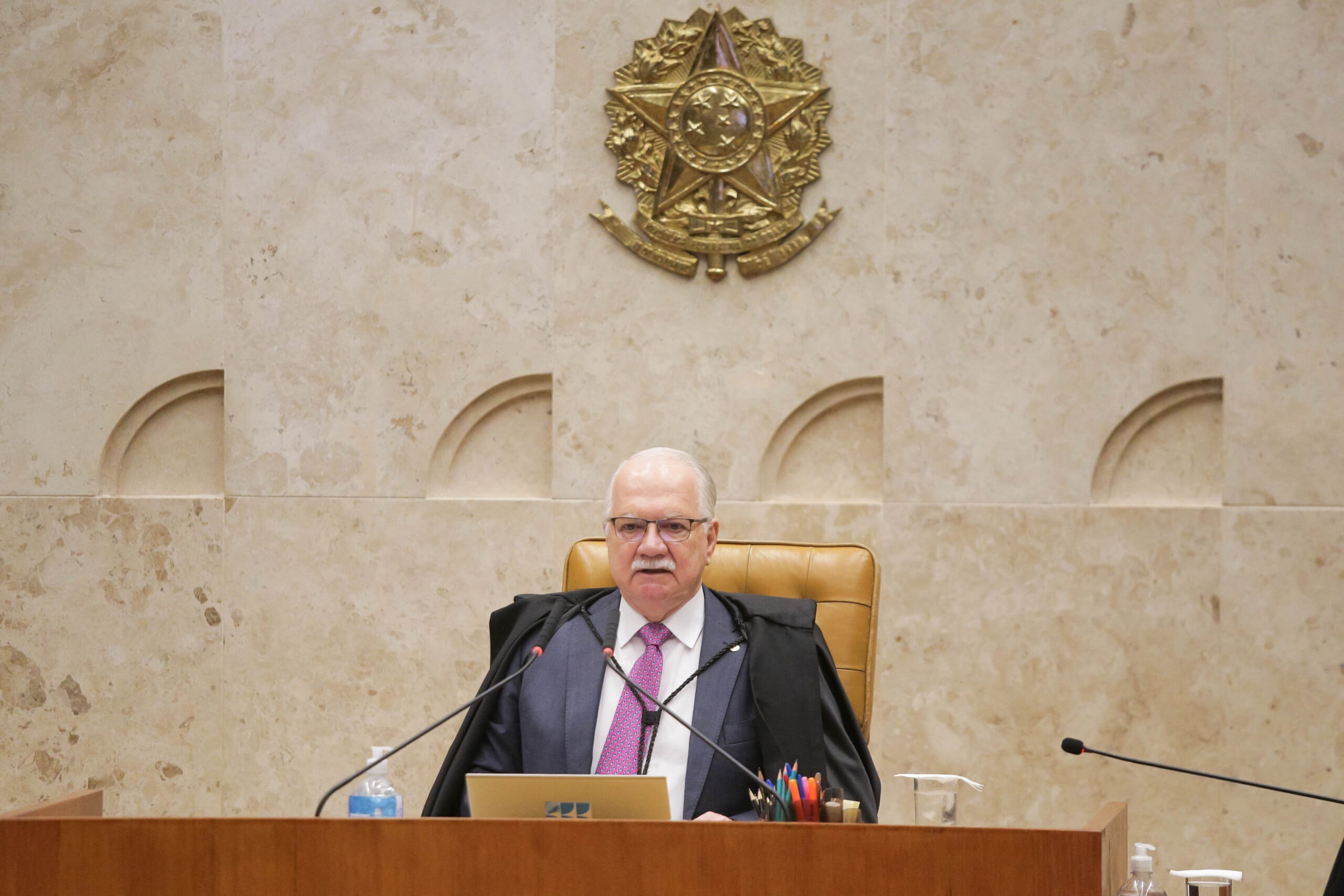 Fachin rejeita pedido de Flávio para tirar Dino de ações ligadas à eleição