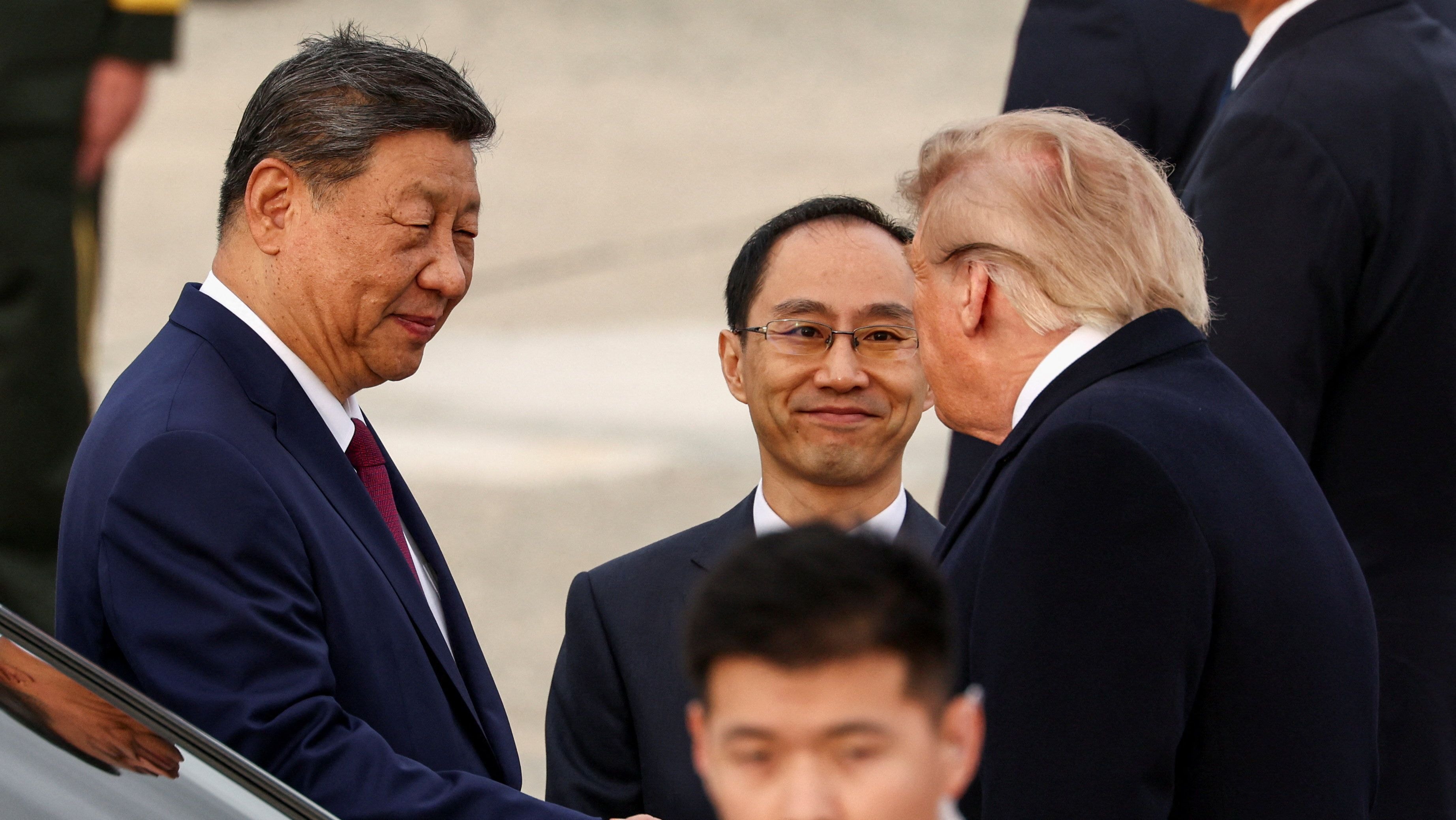 Trump presenteia Xi Jinping com escultura de águia careca, símbolo dos EUA