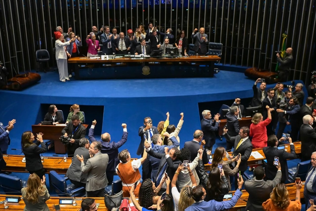 Com presença de Lula, Congresso promulga fim da 6x1 nesta sexta-feira