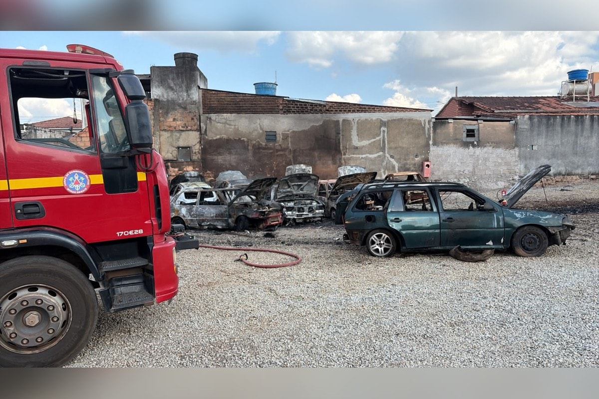 MG: incêndio atinge pátio e destrói carros apreendidos em Itaúna
