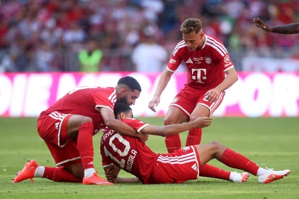Musiala desmaia novamente durante amistoso do Bayern contra Heidenheim