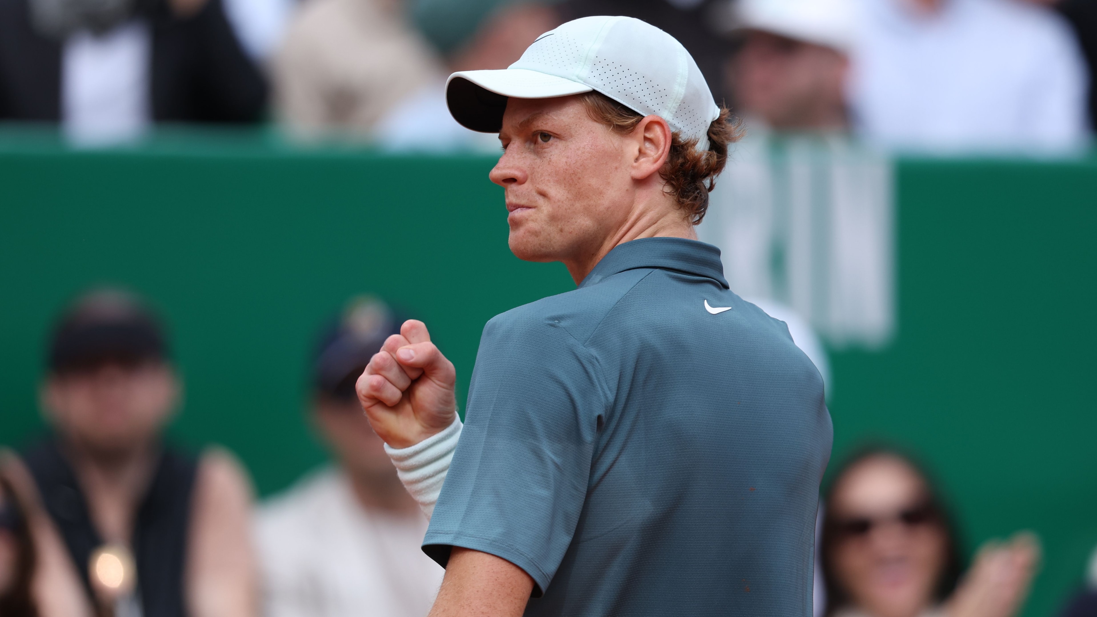 Athletico-PR vence Chapecoense e assume cola no G4 do Brasileirão