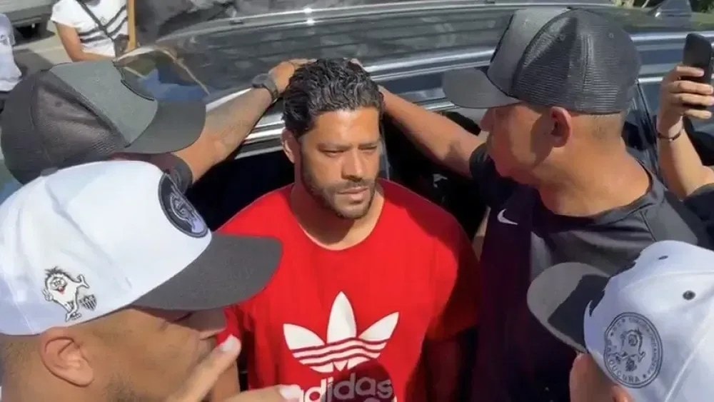 Em negociação com o Flu, Hulk participa de treino com grupo do Atlético