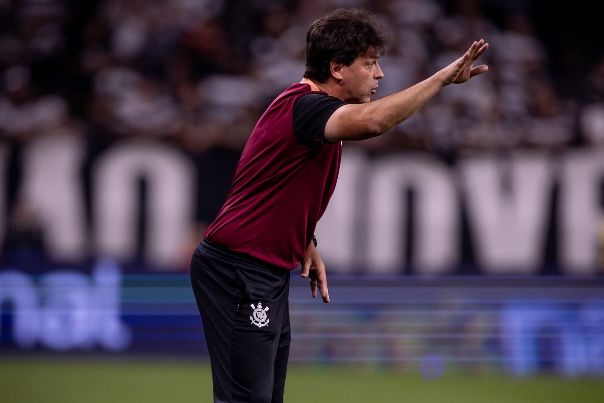 Diniz sobre dívidas do Corinthians: “Escolher pagar transfer ban ou salários”