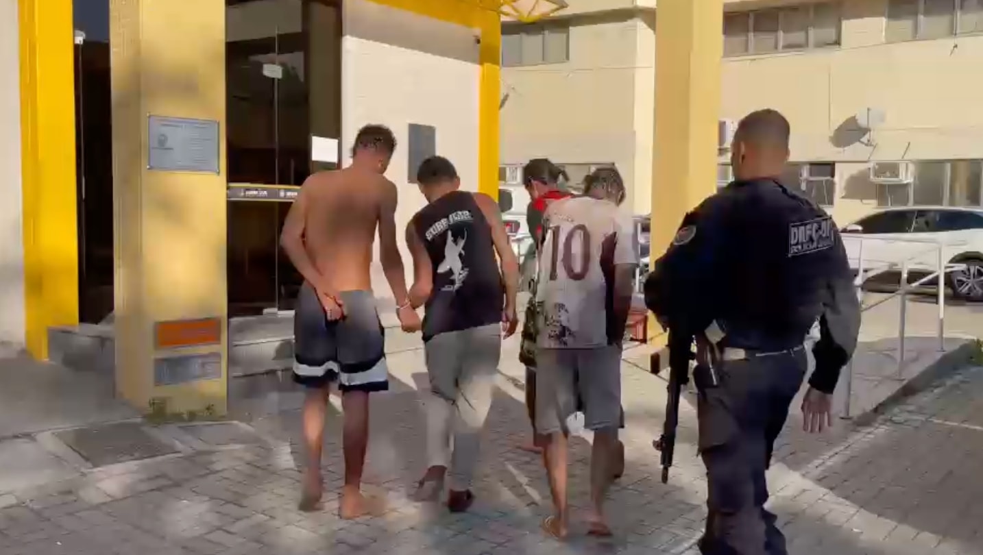 Operação prende 13 traficantes do CV em reduto comandado por Doca