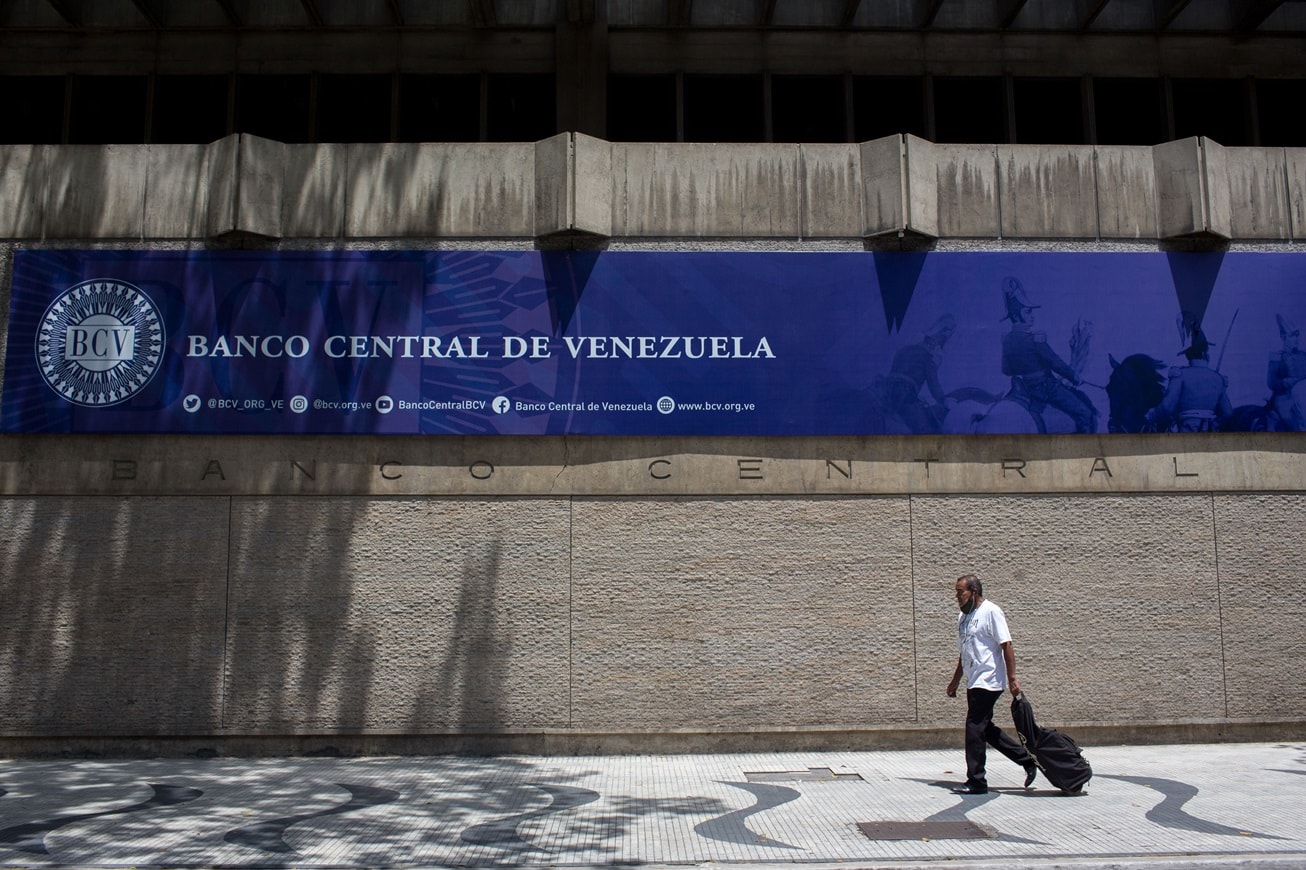 EUA aliviam sanções ao Banco Central da Venezuela para destravar setor de petróleo