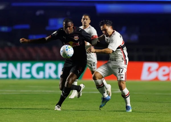São Paulo vence RB Bragantino e põe fim à série sem vitórias no Brasileirão