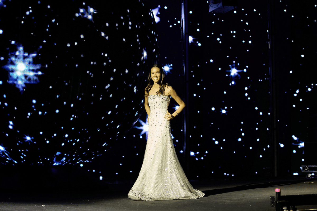 Junior Santaella traduz elegância em vestidos de 15 anos para Marita Estevão