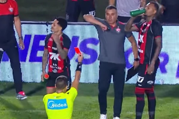CBF divulga áudios do VAR das expulsões de Vitória x Palmeiras